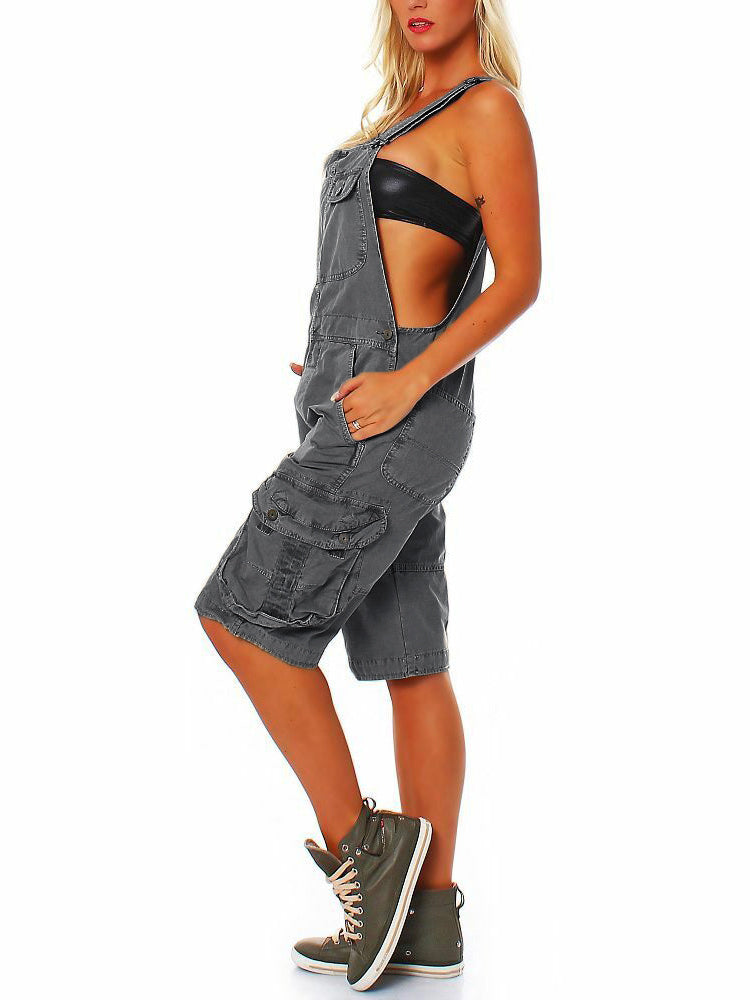 Short overall for women with cargo pockets