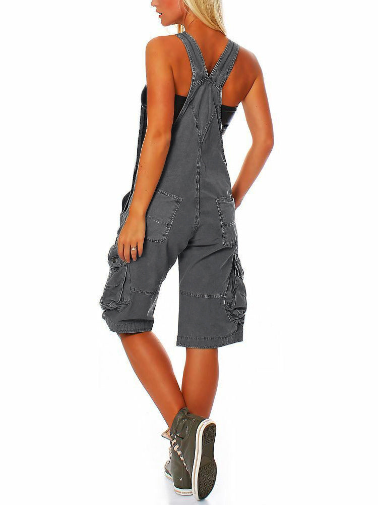 Short overall for women with cargo pockets