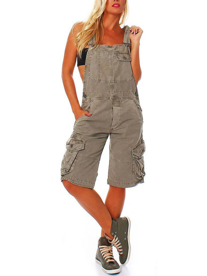 Short overall for women with cargo pockets