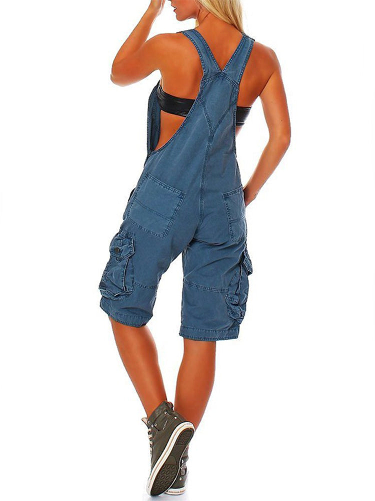 Short overall for women with cargo pockets